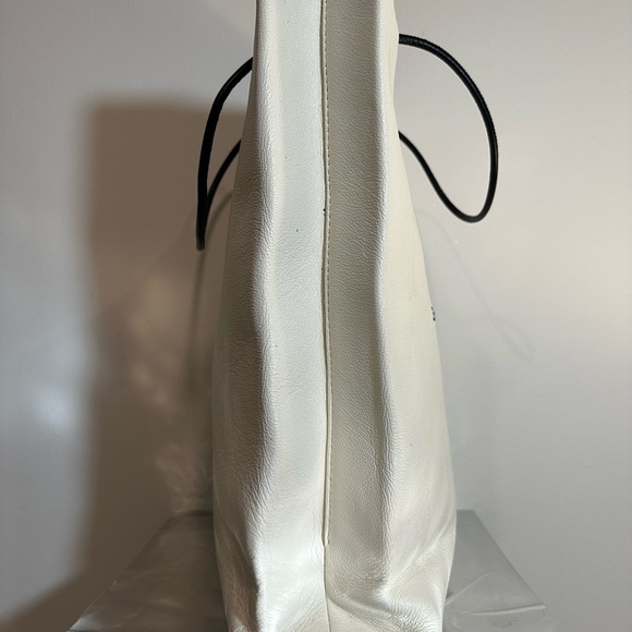 🚨3 DAY SALE 25% OFF‼️ 
Balenciaga Large leather Shopping Bag! 2019 runway piece. - Picture 5 of 13